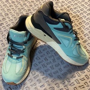 FitVille Rebound Aqua Sneaker size 9 EW